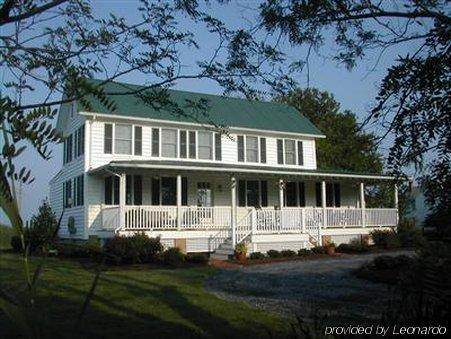 Lazyjack Inn On Dogwood Harbor Tilghman Island Exteriör bild