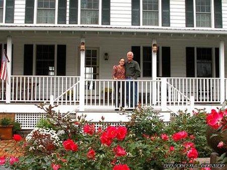 Lazyjack Inn On Dogwood Harbor Tilghman Island Exteriör bild