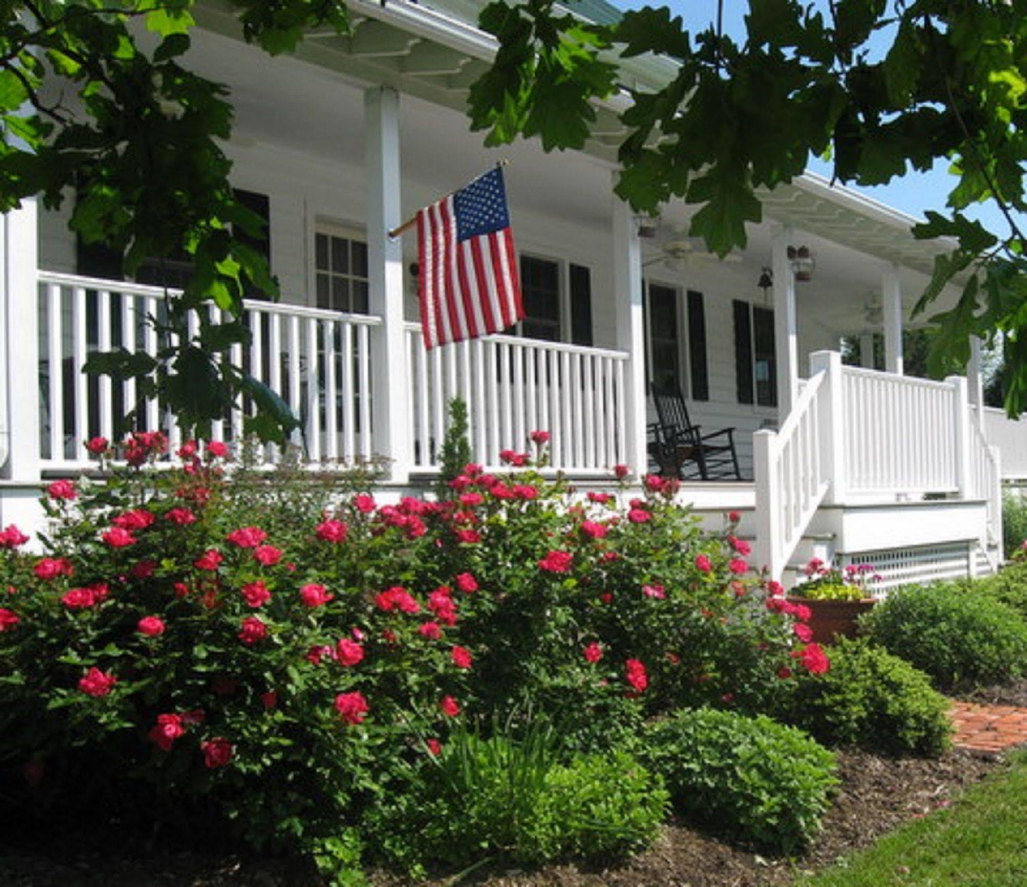 Lazyjack Inn On Dogwood Harbor Tilghman Island Exteriör bild